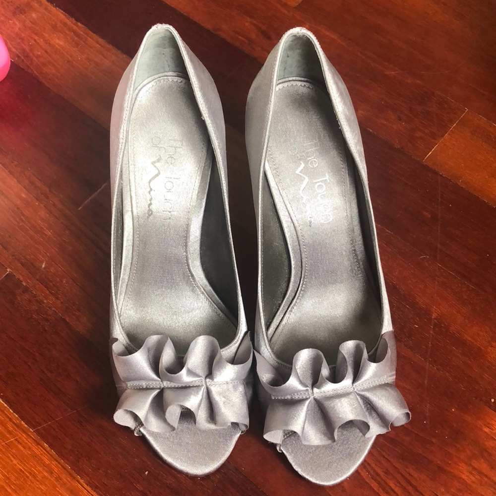 Gray heels